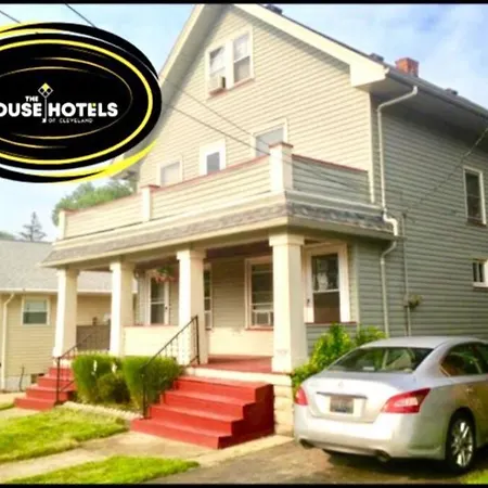 Charming 2-Bedroom Thoreau Lower